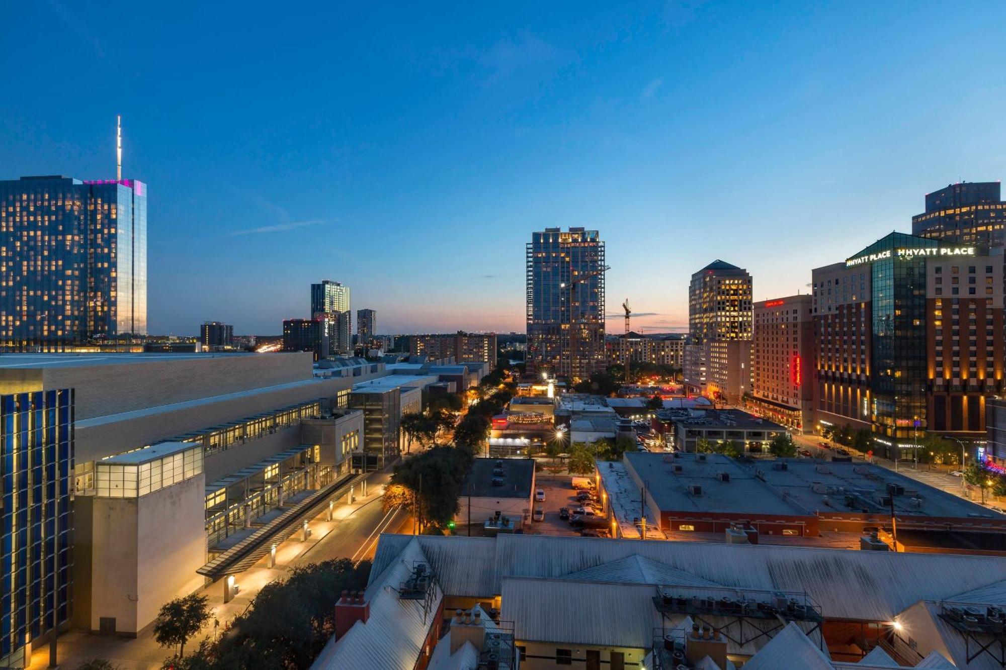 Courtyard Austin Downtown/Convention Center Hotel Exterior photo